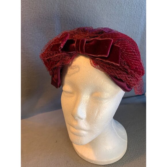 Ladies Red Velvet and Satin Hat with Netting Union Made Vintage - Picture 7 of 9